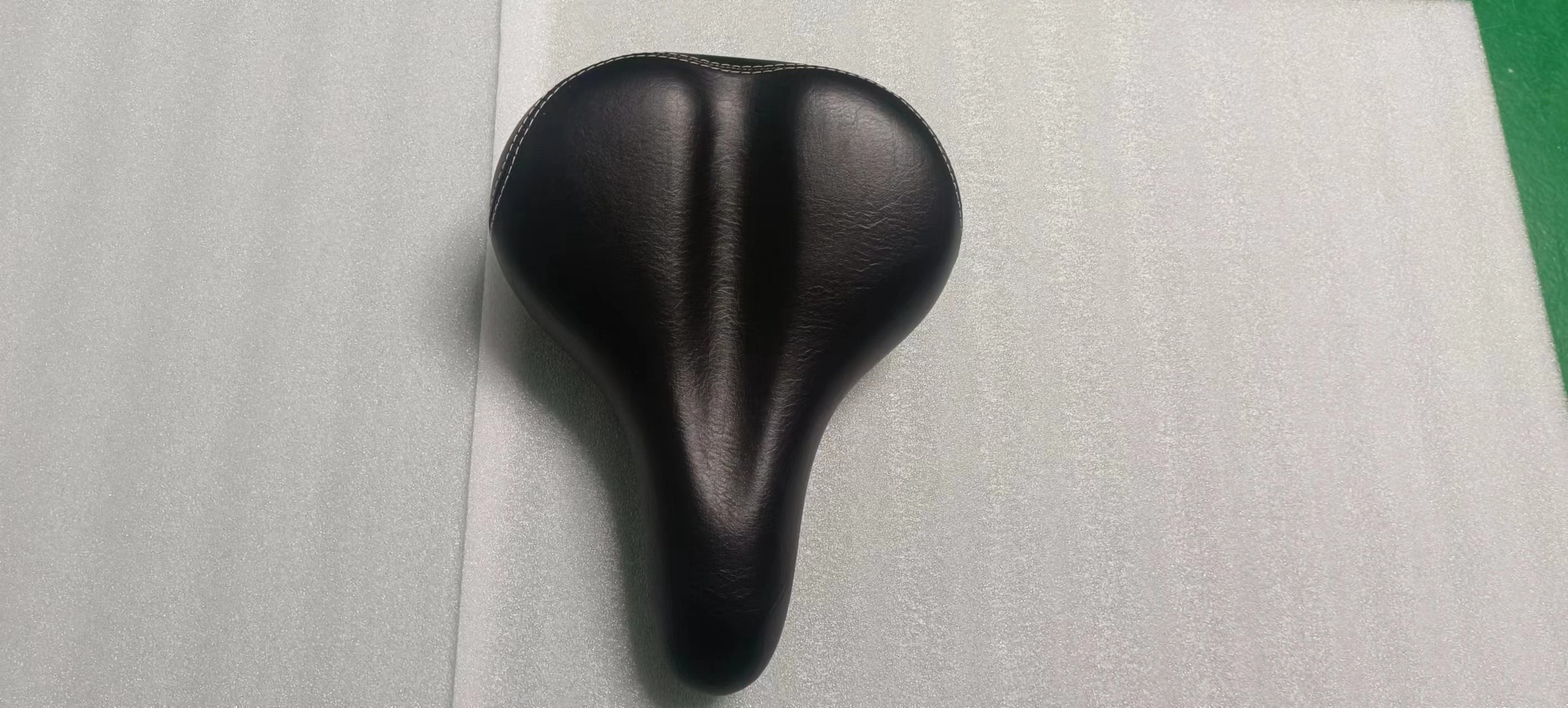 LANKELEISI electric bike saddle showing padded blackSeat for comfortable riding on LANKELEISI electric bicycles
